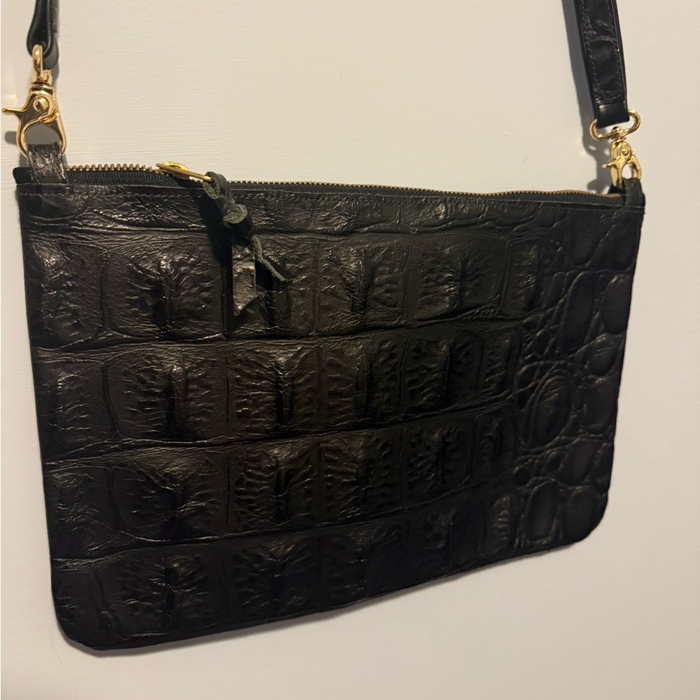 Elegant Black Crocodile-Embossed Shoulder Bag